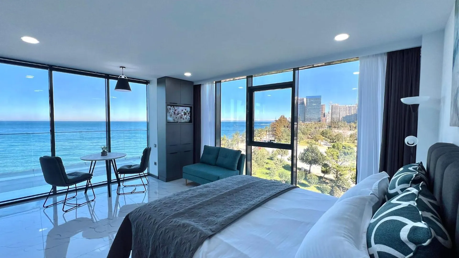 Luxury Apartment With A Terrace On The Seacost, Batumi View